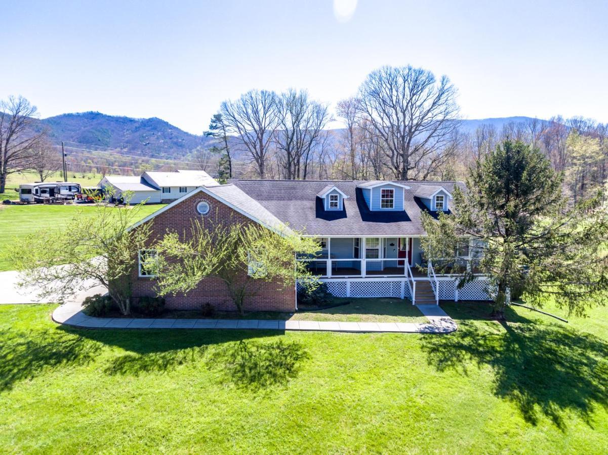 Bears Valley Inn - Great Location! - Peaceful, Children And Dog Friendly Retreat - Less Than 15 Min To All Attractions - Private Pool Club & Fishing Hole - Game Room With Tv سيفيرفيل المظهر الخارجي الصورة