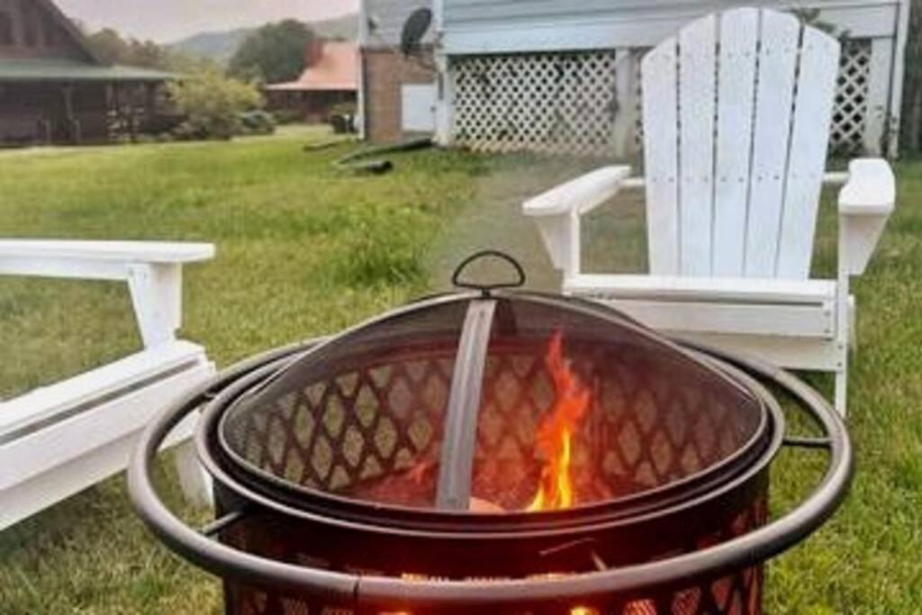 Bears Valley Inn - Great Location! - Peaceful, Children And Dog Friendly Retreat - Less Than 15 Min To All Attractions - Private Pool Club & Fishing Hole - Game Room With Tv سيفيرفيل المظهر الخارجي الصورة