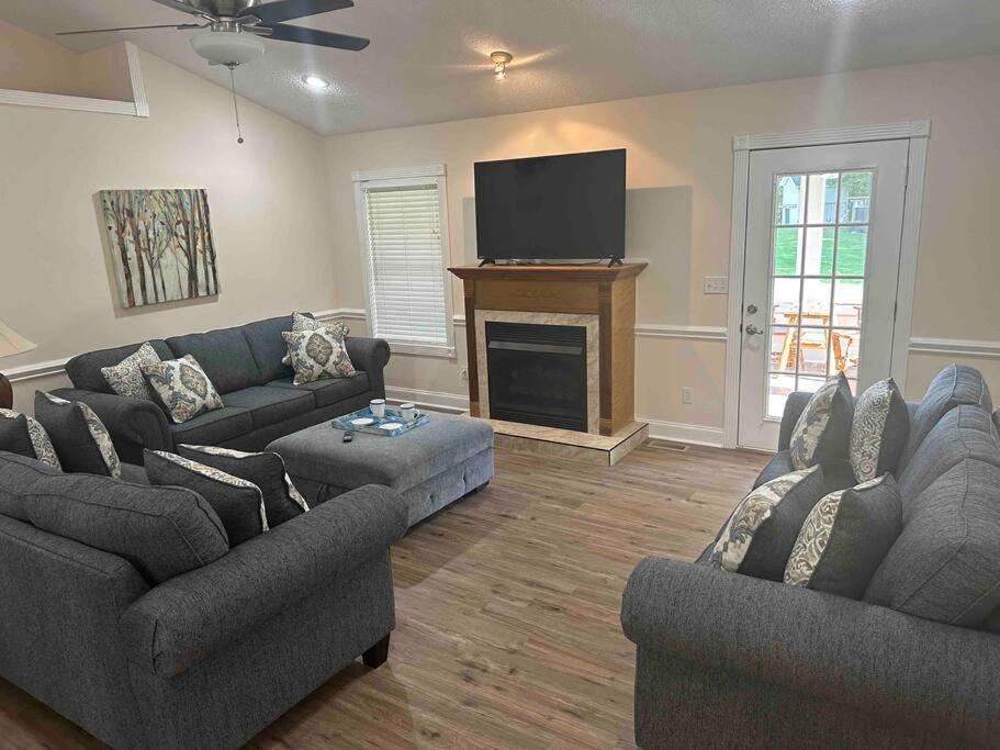 Bears Valley Inn - Great Location! - Peaceful, Children And Dog Friendly Retreat - Less Than 15 Min To All Attractions - Private Pool Club & Fishing Hole - Game Room With Tv سيفيرفيل المظهر الخارجي الصورة