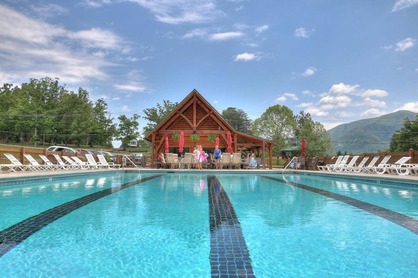 Bears Valley Inn - Great Location! - Peaceful, Children And Dog Friendly Retreat - Less Than 15 Min To All Attractions - Private Pool Club & Fishing Hole - Game Room With Tv سيفيرفيل المظهر الخارجي الصورة