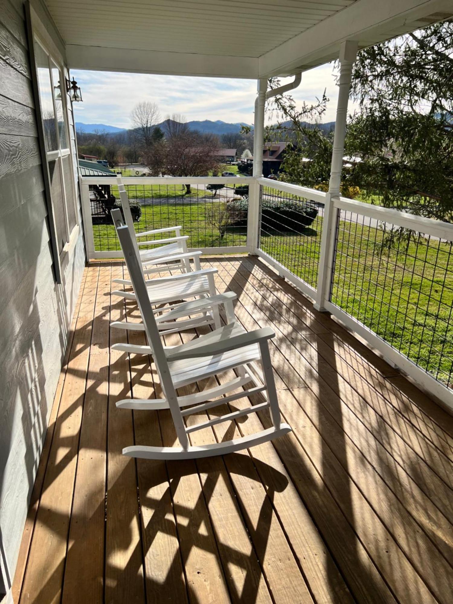 Bears Valley Inn - Great Location! - Peaceful, Children And Dog Friendly Retreat - Less Than 15 Min To All Attractions - Private Pool Club & Fishing Hole - Game Room With Tv سيفيرفيل المظهر الخارجي الصورة